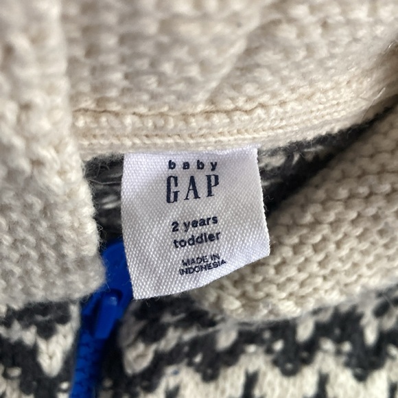 Gap kids size 2 blue and white zip up sweater, hat, and mittens matching set - Picture 3 of 6